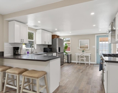 201 S Olive Street - Photo Thumbnail 4