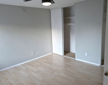 4558 Willis - Photo Thumbnail 13