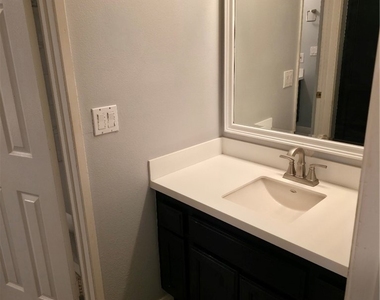4558 Willis - Photo Thumbnail 11