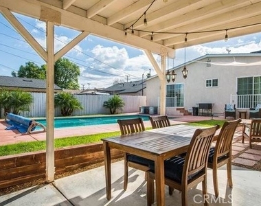 17827 Burbank Boulevard - Photo Thumbnail 32
