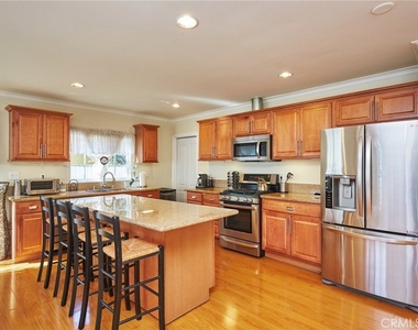 17827 Burbank Boulevard - Photo Thumbnail 8