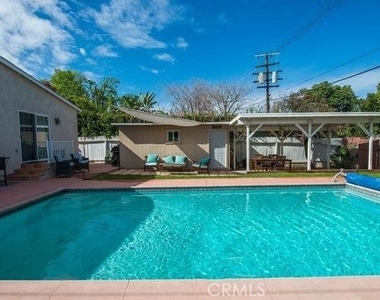 17827 Burbank Boulevard - Photo Thumbnail 31