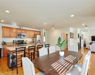 17827 Burbank Boulevard - Photo Thumbnail 10