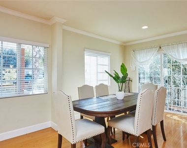 17827 Burbank Boulevard - Photo Thumbnail 7