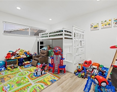467 Susan Ave - Photo Thumbnail 18