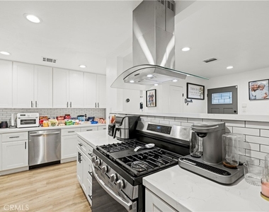 467 Susan Ave - Photo Thumbnail 7