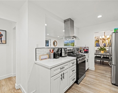 467 Susan Ave - Photo Thumbnail 6