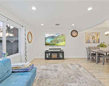 467 Susan Ave - Photo Thumbnail 12