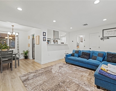 467 Susan Ave - Photo Thumbnail 3