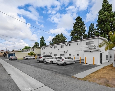 12571 Kensington Lane - Photo Thumbnail 8