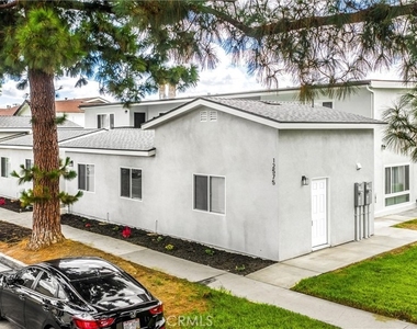 12571 Kensington Lane - Photo Thumbnail 4