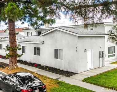 12571 Kensington Lane - Photo Thumbnail 5