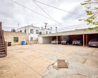 1308 1/2 S Van Ness Avenue - Photo Thumbnail 9