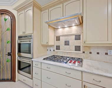 3263 New York Drive - Photo Thumbnail 11