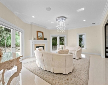 3263 New York Drive - Photo Thumbnail 7