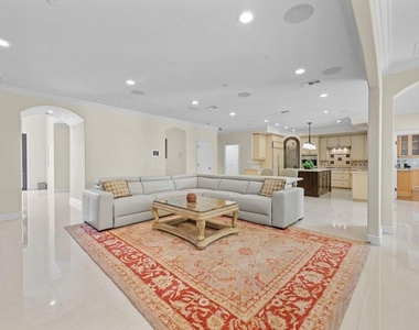 3263 New York Drive - Photo Thumbnail 4