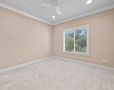 3263 New York Drive - Photo Thumbnail 56