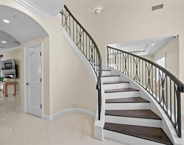 3263 New York Drive - Photo Thumbnail 34