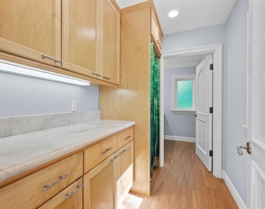 3263 New York Drive - Photo Thumbnail 19
