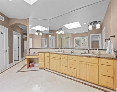 3263 New York Drive - Photo Thumbnail 47