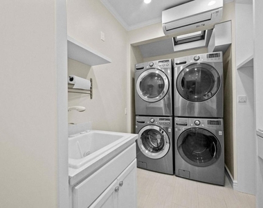 3263 New York Drive - Photo Thumbnail 21