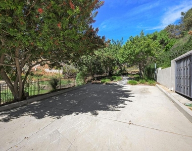 3263 New York Drive - Photo Thumbnail 62