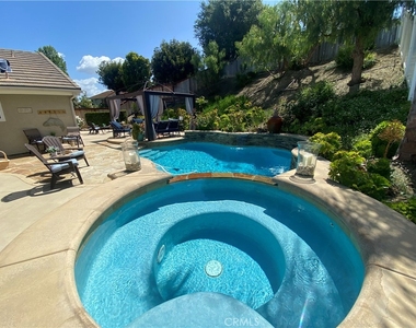25662 Cresta Loma - Photo Thumbnail 2