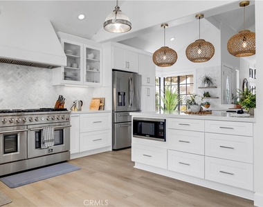 25662 Cresta Loma - Photo Thumbnail 13
