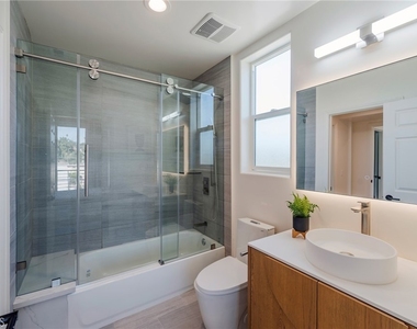 712 N Chestnut Avenue - Photo Thumbnail 14
