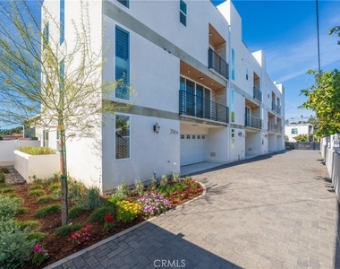 712 N Chestnut Avenue - Photo Thumbnail 2