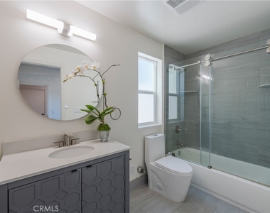 712 N Chestnut Avenue - Photo Thumbnail 7