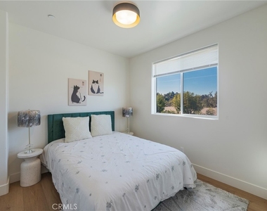 712 N Chestnut Avenue - Photo Thumbnail 15