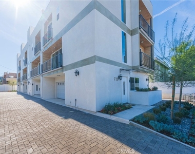 712 N Chestnut Avenue - Photo Thumbnail 1