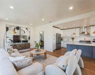 712 N Chestnut Avenue - Photo Thumbnail 10