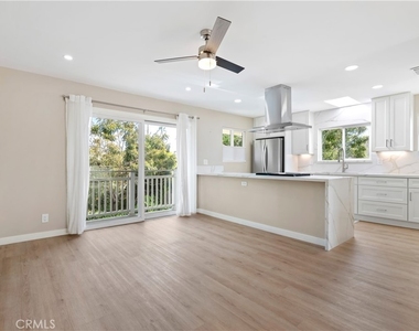 928 Seaside Court - Photo Thumbnail 5