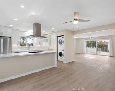 928 Seaside Court - Photo Thumbnail 7