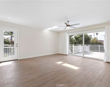 928 Seaside Court - Photo Thumbnail 3