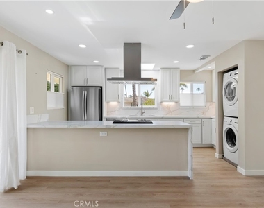 928 Seaside Court - Photo Thumbnail 6