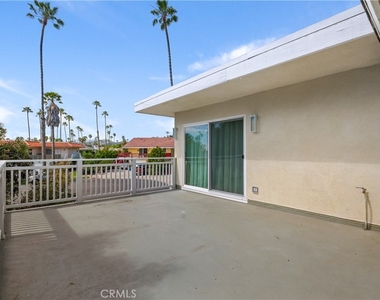 928 Seaside Court - Photo Thumbnail 2