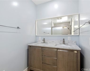 928 Seaside Court - Photo Thumbnail 10