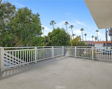 928 Seaside Court - Photo Thumbnail 1