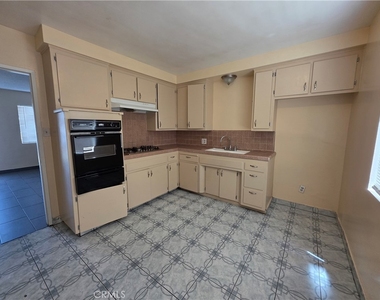 834 S Greenwood Avenue - Photo Thumbnail 3