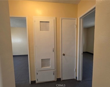 834 S Greenwood Avenue - Photo Thumbnail 4