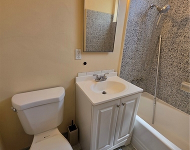 834 S Greenwood Avenue - Photo Thumbnail 7