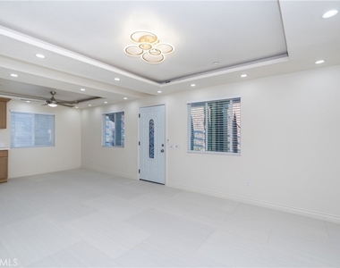 620 Silver Spur Way - Photo Thumbnail 8