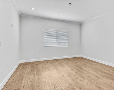 6711 Clybourn - Photo Thumbnail 25
