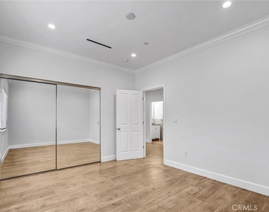 6711 Clybourn - Photo Thumbnail 23