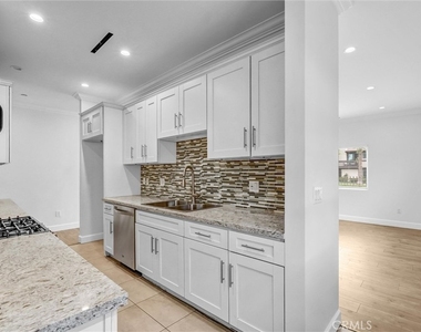 6711 Clybourn - Photo Thumbnail 15