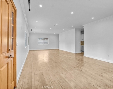 6711 Clybourn - Photo Thumbnail 7