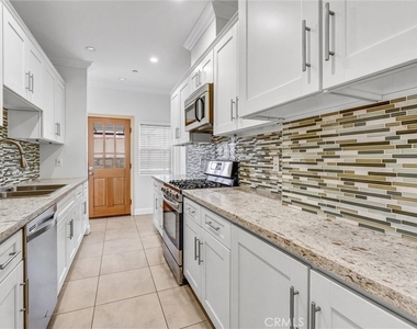 6711 Clybourn - Photo Thumbnail 14